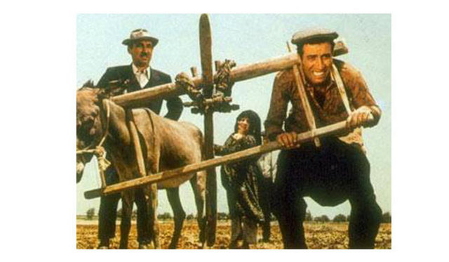 2000 yılında hayatını kaybeden Kemal Sunal ve Şener Şen'in birlikte rol aldığı son film Davaro... -