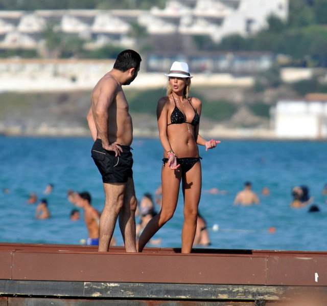 Petek Dinçöz, eşi - Serkan Kodaloğlu ile Çeşme'de - balayı yapıyor.  -