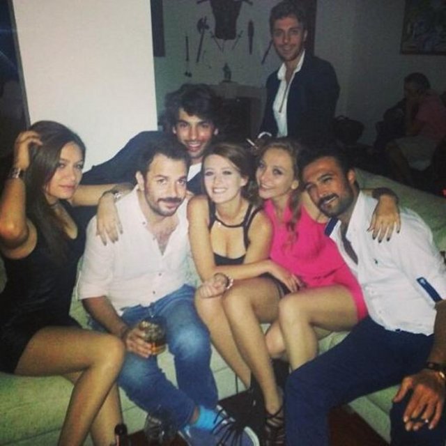 GİZEM KARACA - Çok sev, çok eğlen, mutlu ol ve güzel insanlara sahip ol