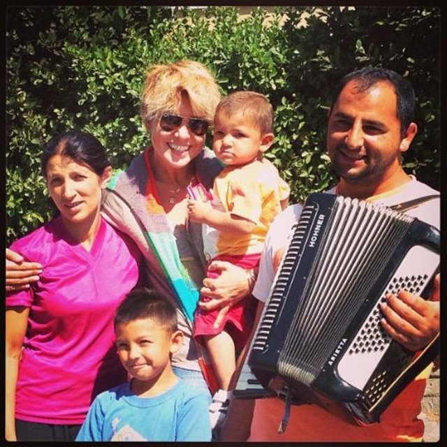 GÜLBEN ERGEN - Bu aile Rumelili, öyle değerliler ki sokakta müzik yapıyorlar, şahaneler