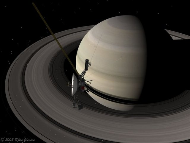 Voyager 1'de 116 görüntü, 22 müzik parçası ve 39 değişik sesin yanı sıra 55 dilde selamlamayı içeren bir altın kayıt bulunuyor. 55 dildeki mesajların çoğu selam, barış ve iyi dilekleri içerirken, bazı mesajlarda uzaylılar dünyaya davet ediliyor, bazılarındaysa yemek yiyip yemedikleri soruluyor. Mesajlar arasında Türkçe, "Sayın Türkçe bilen arkadaşlarımız, sabah şerifleriniz hayır olsun" da bulunuyor. -  -