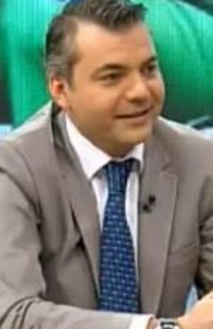 Saçları hafifçe kırlaşmış bu genç adamı 10 yıl önce ekrana çıktığında nefesinizi tutarak izliyordunuz...