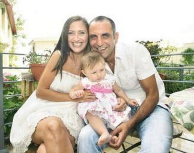 Ama mutlu bir yuva kurdu... Çift, şimdi iki çocuklarıyla birlikte uyumlu bir beraberlik sürdürüyor.