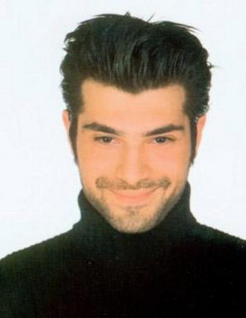 Bir kaç tane albümü yayınlandı. Ama istediği çıkışı bir türlü gerçekleştiremedi.