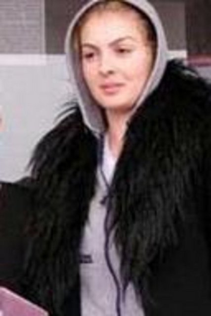 Tülin ile Caner'in evlenip evlenmeyeceği aylarca gündemin ilk sıralarında yer aldı. Ama Tülin Koca bu şöhreti kaldıramadı. Hatta bir dönem depresyona girip psikiyatrik tedavi de gördü. -  - "Sağlığımı kaybetmeme Caner sebep oldu" diyen Tülin daha sonra kayıplara karıştı.