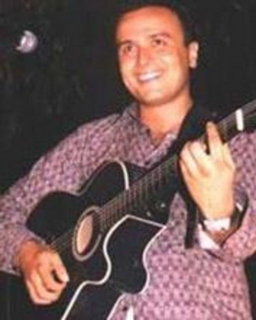 Sonunda yarışmadan elendi ama ünlü şarkıcı Yeşim Salkım ona kaset yapacağını açıkladı. Of Deli Gönül adlı bir albüm çıkardı. 1 milyon 200 bin satış rakamını da yakaladı.