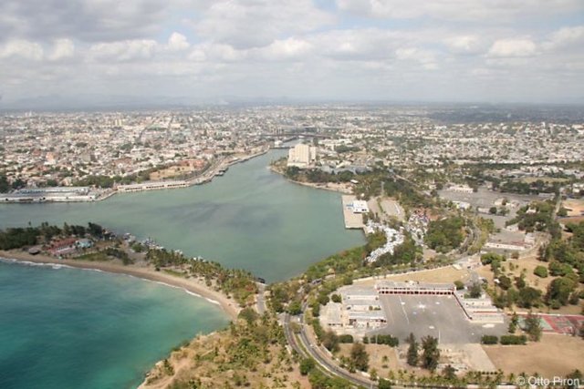 Dominik Cumhuriyeti'nde 100 bin dolar yatırıma vatandaşlık hakkı verirken, eş ve çocuk varsa tutar 200 bin dolara çıkıyor