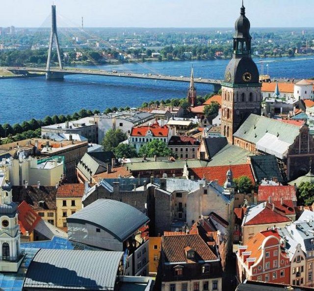 Letonya'da yatırımcının vatandaşlık almak için kırsal alandan 71 bin 500 Euro tutarında ya da büyük şehirlerden 143 bin Euro tutarında gayrimenkul satın alması yeterli