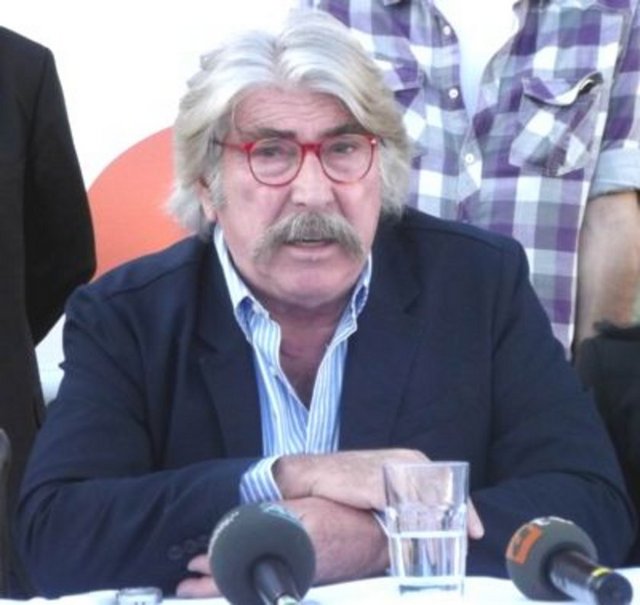 Tiyatro Martı'nın ikinci oyunu ise William Mastrosimone'nun yazdığı Yıldırım Fikret Ura'nın sahneye koyacağı 'Uçlar' olacak.