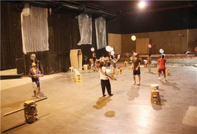 Şenlikli Limonata: Murat İpek'in yazdığı ve yönettiği oyunda Günay Karacaoğlu ve Fırat Doğruloğlu rol alıyor.