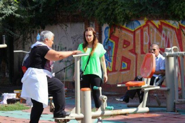 Huysuz: Engin Alkan uyarladığı ve yönettiği oyunda aynı zamanda rol de alıyor. Alkan'a eşlik eden isimler ise Büşra Pekin, Deniz Uğur, Gamze Gözalan, Haki Biçici, Umut Temizaş ve Esra Akbaş.