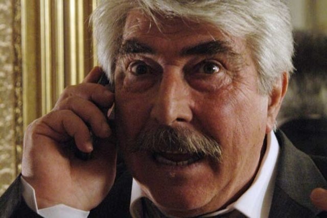 Donald Churchill'in yazdığı Arif Akkaya'nın yönettiği oyunda Erdal Özyağcılar, Berna Laçin ve Neslihan Yeldan rol alıyor.