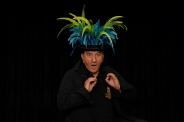 Seyirciden gelen talep doğrultusunda tiyatronun eski oyunlarından 'Babam Dokuz Doğurdu' eski kadrosuyla yeniden sahnelenecek.