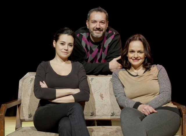 Aysa Prodüksiyon Tiyatrosu'nun 'Kuçu Kuçu', 'Adalet Sizsiniz' ve 'Basit Bir Ev Kazası' adlı oyunları bu sezon da seyirciyle buluşmayı sürdürecek.