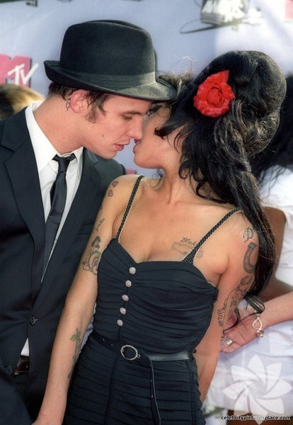 "Bir balayı planlamıyoruz. Bize hergün balayı. Dünyanın en iyi adamıyla evlendim." Amy Winehouse