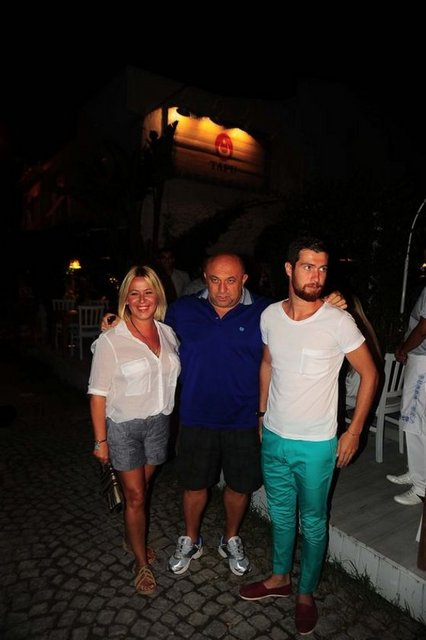 Sinan Engin ve Seda Sayan'ın oğulları Oğulcan Engin, kısa paça pantolon modasının en yakın takipçilerinden biri...