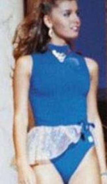 ONU BİR ŞAMPUAN FİRMASI KEŞFETTİ - Şebnem Dereli ya da o zamanki adıyla Şebnem Dinçgör, 1987'de bir şampuan üreticisi tarafından keşfedildi.