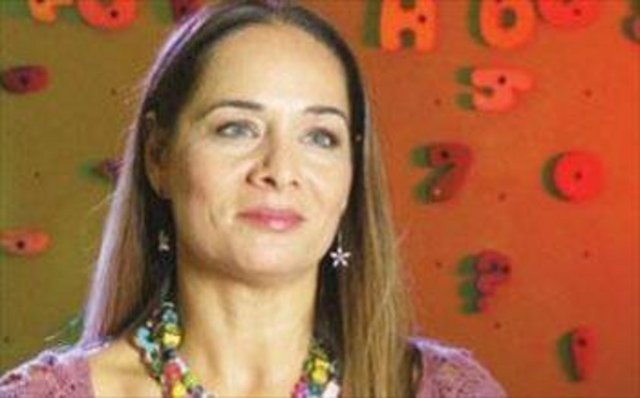 Erberk, eşinden boşandıktan sonra eskisi kadar sık spot ışıklarına çıkmıyor. Daha çok işine ve üçüç kızlarına vakit ayırıyor.