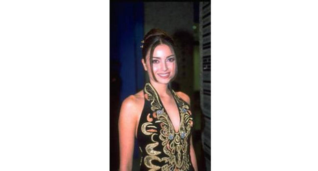 Kariyerini bir yana bırakıp aşkının peşinden gitti. Şimdi mutlu bir evlilik sürdürüyor.