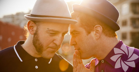 Türkiye'deki punk ve ska müziğin öncülerinden olan Athena grubunu kardeşi Hakan Özoğuz'la beraber kurdu.