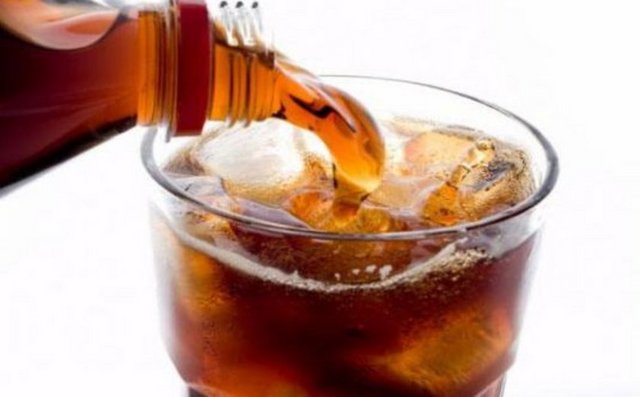 Ayrıca diyet mamüllerinde Asprtam var ve bu madde toksik olup vücuttan atılamaz ve bizim yağ depolarımızda birikir. Çok TEHLİKELİ...