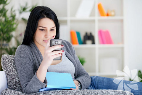 Düşünceli olun. - Etrafınızdakileri oldukları gibi ve hayattaki yerleri ile beraber kabullenin. Kim olduklarına saygı duyun. Onlara nazik ve cömert bir tavırla yaklaşın. Karşınızdakini değiştirmeye çalışmadan, ihtiyaç anında yanında olun. Temasta bulunduğunuz herkesin gününü aydınlatmaya çalışan bir dost olun.