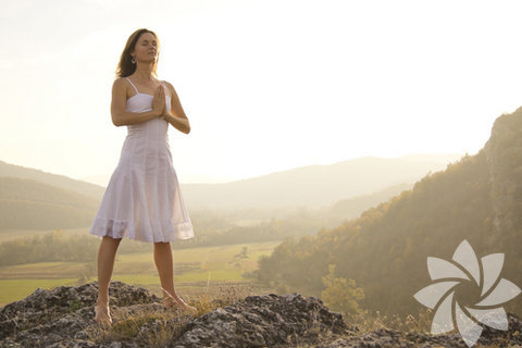 Minnet edin. - Minnettar bir tavır sergileyin. Şükür duyduğunuz her şeyi sayın – ufak ve önemsiz görünen şeyler de dahil. Evinizin, işinizin ve en önemlisi ailenizin ve arkadaşlarınızın değerini bilin. Onlara, hayatınızda oldukları için ne kadar mutlu olduğunuzu hissettirin.