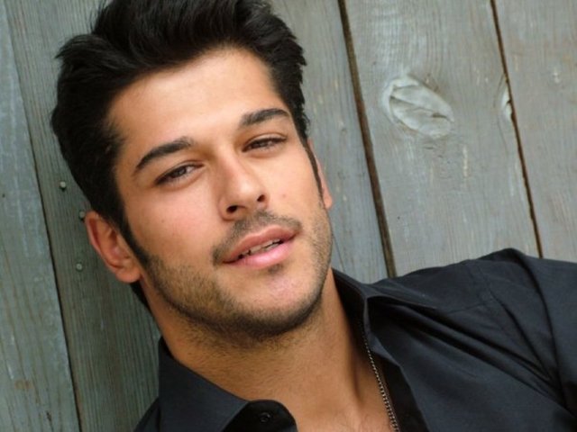 KAMRAN (Burak Özçivit):