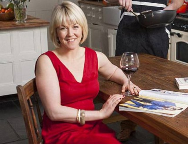 Kocası Ben'in kendisine - hiç iş yaptırmadığını söyleyen - Kate, "Onunla sadece aşk - yapıyorum. Elimi sıcak sudan - soğuk suya sokturmuyor" dedi.