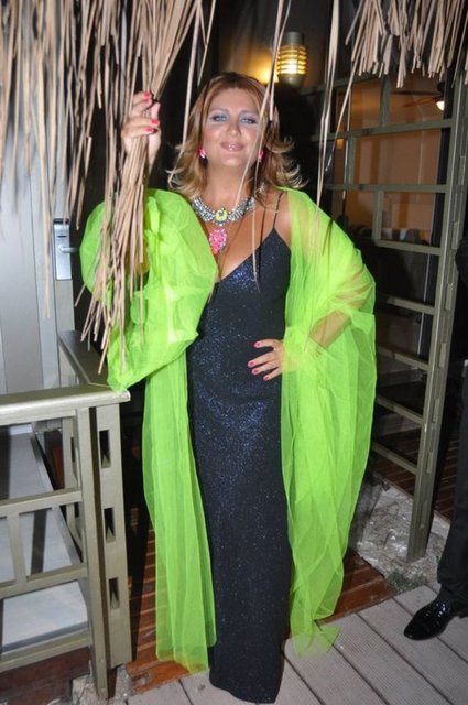 ÜNLÜLERİN GERÇEK İSİMLERİSİBEL CAN: DENİZ ENGÜZEL