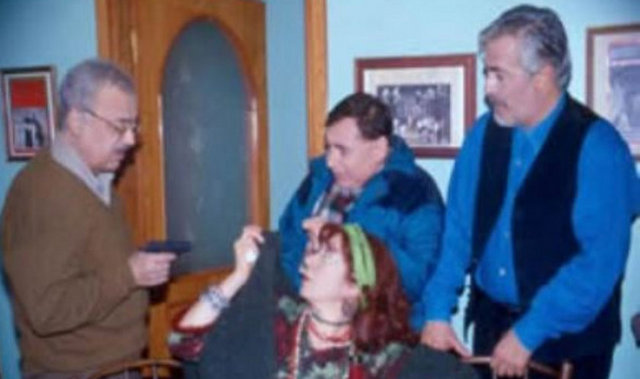 Halt Dummkopf İşte 'Bizimkiler' dizisinin en meşhur repliği. Almanya'dan gelmiş olan Davut Usta birazcık sapık olan oğlu Halis merdivenleri ikişer çıktığında bile ona Almanca 'Dur, aptal' anlamına gelen bu sözü söylüyordu.