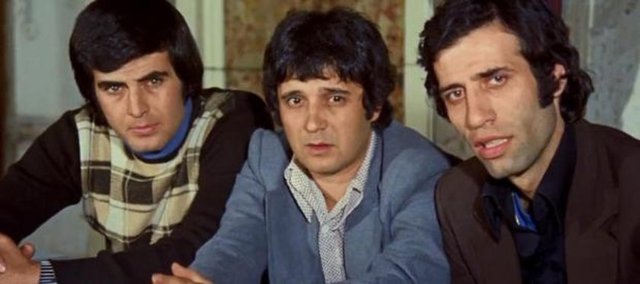 Çocuklar, Mahmut Hoca burada gelmeyin! Aaa Mahmut Hoca sen de mi kaçtın?