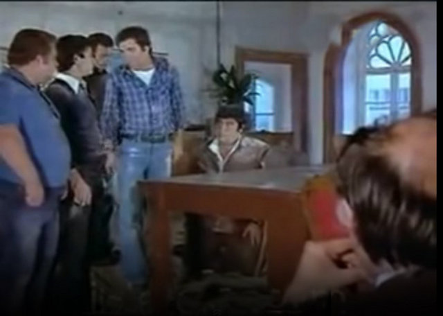 Hababam Sınıfı / Kemal Sunal  Çocuklar sakın gelmeyin bu tünelin ucun b*mbok bir yere çıktı