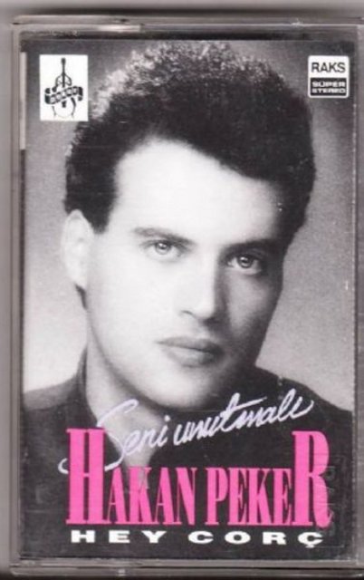 Corç Hakan Peker, 'Hey Corç' isimli şarkısını yaparken dillere dolanmasını amaçlasa da, herhalde böyle bir felakete yol açacağını bilmiyordu. 'Aynı malı deme Corç' şeklinde bir reklâm bile vardı. Uzun süre insanlar birbirlerine 'Corç' diye hitap etti