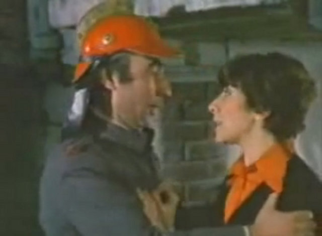 Neşeli Günler / Ayşen Gruda  Annem nikahtan önce göster ama elletme dedi