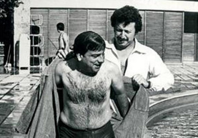 Petrol Kralları / Zeki Alasya-Metin Akpınar  "- Metiiin Metiiin goooş ev yanıyoo! - Nieeeee ev mi yaniyoor!.."