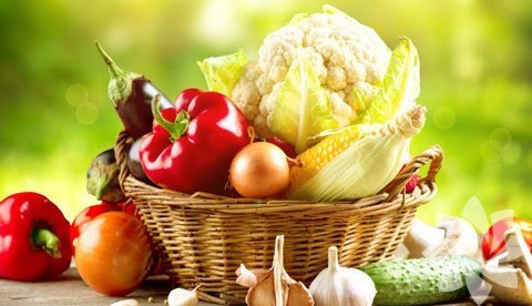 Sebze – Çalışmaya başladınız ve yemek yapmaya zamanınız yok. Özellikle, ailenizle yaşamıyorsanız hazır ya da çabucak hazırlanabilen karbonhidrat yüklü patates kızartması ya da makarna gibi yiyecekleri tercih edebilirsiniz. Bu yanlışı yapmadan önce, süper marketlerde satılan hazır yıkanmış, doğranmış sebzeleri deneyin. Ya da hafta sonları kendi sebzelerinizi yıkayıp, hazırlayabilirsiniz. Havuç, kereviz sapı, brokoli gibi sebzeleri humusla birlikte çiğ olarak yiyebilirsiniz. Ya da bifteğinizin ya da tavuğunuzun yanına garnitür olarak ekleyebilirsiniz.