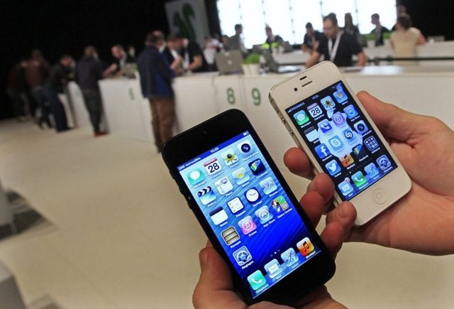2-Uygulamalarda Hatalara Neden Olabiliyor: "Yeni işletim sistemini telefonuma yükledim ve banka uygulamasından hisse senedi aldım ancak uygulama hatalı çalıştığı için hisse senedini istemediğim bir fiyattan otomatik satın aldı" -