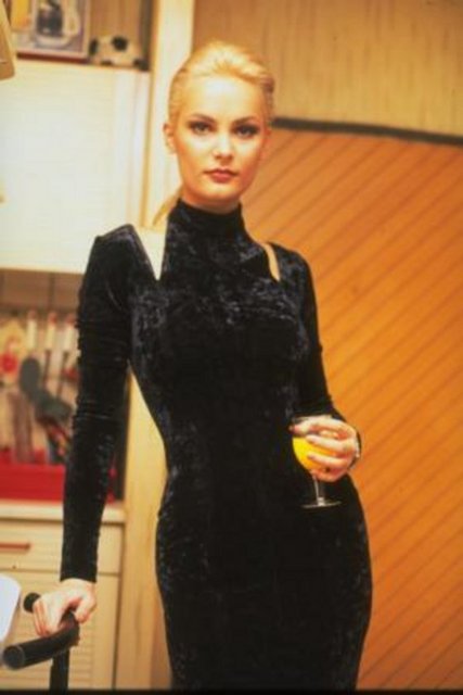 Daha sonra ünlü haber spikeri Kaan Yakuphan'la evlendi.  -