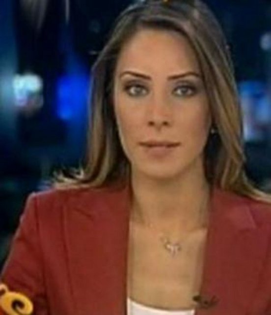 Aşk-ı Memnu dizisiyle tanınan Nur Fettahoğlu, aslınad Haliç Üniversitesi Moda Tasarım Bölümü mezunu.