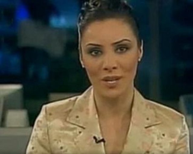 NUR FETTAHOĞLU - Saçlarını toplayıp kamera karşısında gayet ciddi bir ifadeyle borsa haberlerini okuyan bu ünlüyü hemen tanıdınız büyük olasılıkla. -