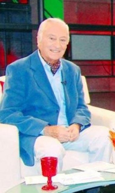 -  - Olimpiyatlar ve büyük uluslararası karşılaşmalarda sunucu olarak görev aldı. Dünya kupasını televizyondan sunan ilk Türk spikeri olan Kıvanç; 10 Dünya Kupası finallerini radyo ve TV'de anlattı. (Hurriyet) -  -  -