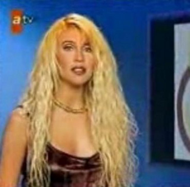 GÖZDE TAN - Bir dönem magazin dünyasının ve ekranın en renkli simalarından biriydi Gözde Tan. -  -