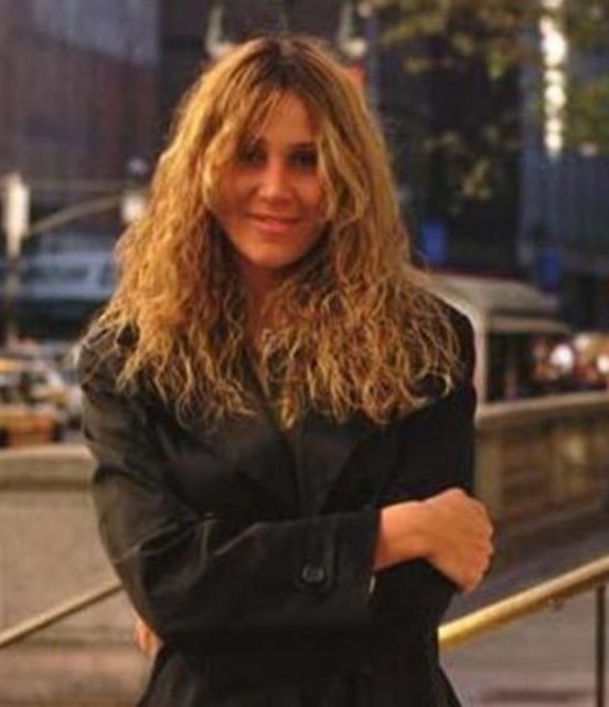 Sonra ABD'ye gitti Tan. Orada kendine yeni bir hayat kurdu. Evlendi ve bir çocuk dünyaya getirdi.