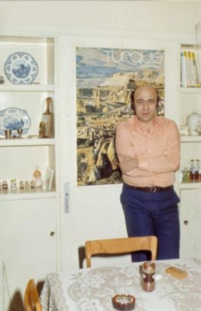 1968 yılında deneme yayınına başlayan TRT Televizyonu'nda redaktör spikerlik yaptı Akbel. - TRT'nin tek kanallı olduğu dönemde Güne Bakış adlı gece haber kuşağını sundu.  -