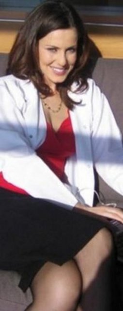 New York'da Stella Adler'ın oyunculuk konservatuarında eğitim gördü.