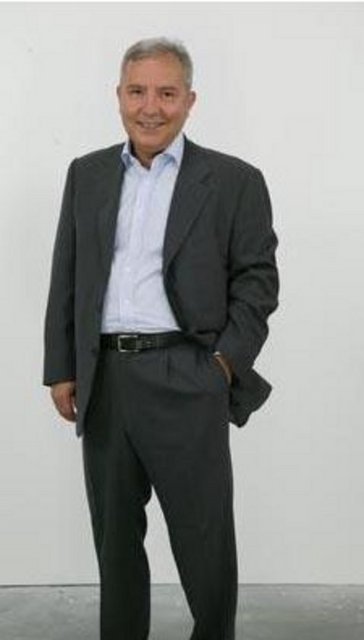 Yasin Son Havadis gazetesinden sonra TRT'ye geçti.