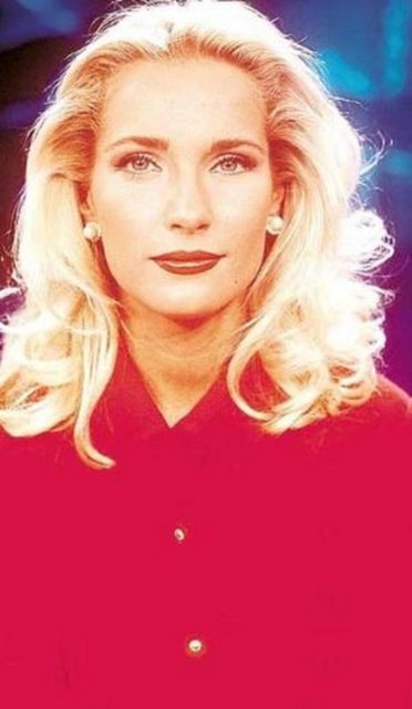 Bir süre ATV'de haber bülteni sundu. Daha sonra başka bir kanalda program yapmaya başladı.