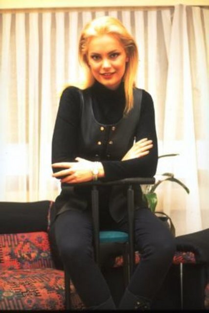 Ondan sonra da haber spikeri olarak ekrana gelmeye başladı.