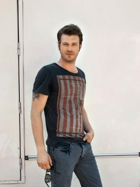 KIVANÇ TATLITUĞ - Başarılı oyuncu Kıvanç Tatlıtuğ'un takipçi sayısı 57 bin 631. -